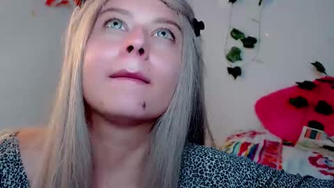 Snapshot of sabrinaexpositoxx chatting on March 2025 08:45:01 AM SABRI online show from March 2025 08:45:01 AM