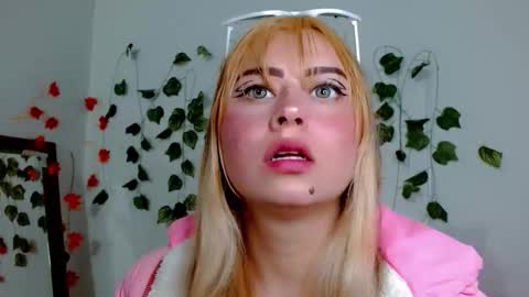 Snapshot of sabrinaexpositoxx chatting on December 2025 09:14:01 AM SABRI online show from December 2025 09:14:01 AM