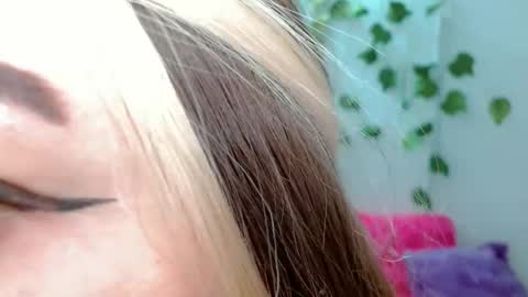 Snapshot of sabrinaexpositoxx chatting on December 2025 10:38:01 PM SABRI online show from December 2025 10:38:01 PM