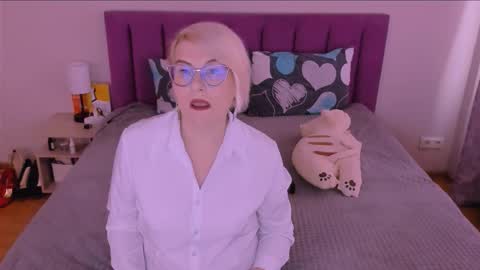 Sabrina MacMarren online show from October 2025 12:25:02 PM