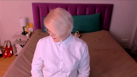 Sabrina MacMarren online show from October 2025 03:38:02 PM