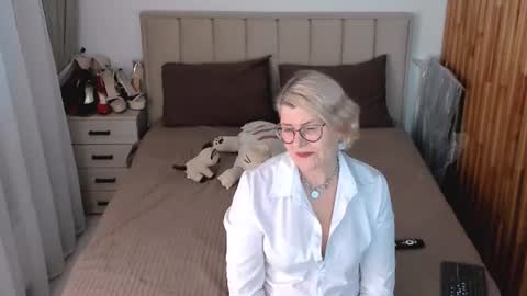 Snapshot of sabrinamacmarren chatting on July 2026 06:47:01 PM Sabrina MacMarren online show from July 2026 06:47:01 PM