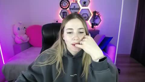 Sabrina Violet online show from April 2026 08:01:02 AM