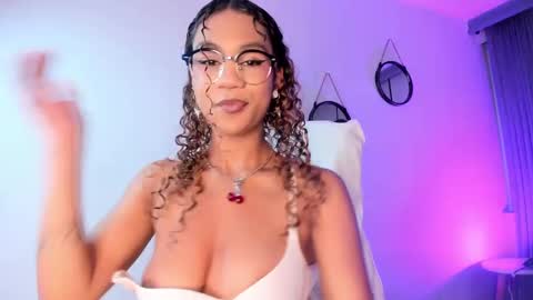 Snapshot of sade_jackson1 chatting on February 2025 09:35:02 PM Sophie online show from February 2025 09:35:02 PM