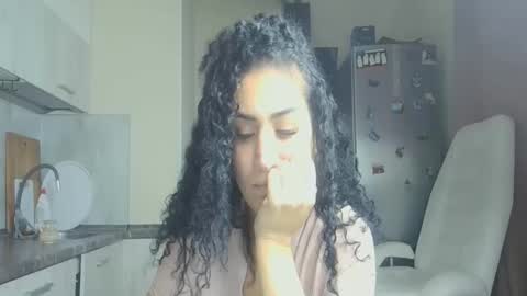 Snapshot of safari_xx chatting on October 2025 07:49:02 AM Queen online show from October 2025 07:49:02 AM