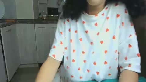 Snapshot of safari_xx chatting on November 2025 10:06:02 AM Queen online show from November 2025 10:06:02 AM