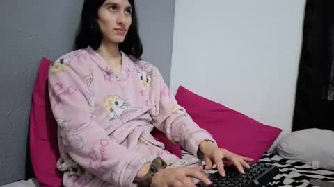 Safiro Queen online show from June 2026 12:33:02 PM