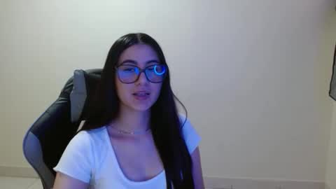 Sahaliefox  online show from November 2025 08:00:01 PM