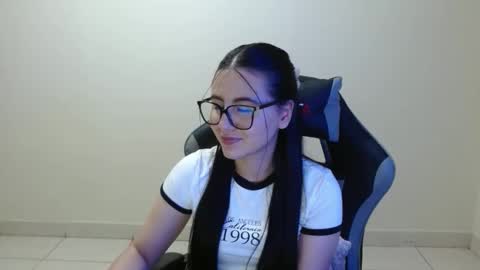 Sahaliefox  online show from January 2026 08:00:01 PM