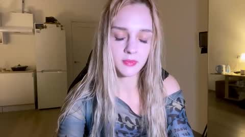 Sofia online show from November 2025 09:58:01 PM