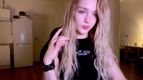 Sofia online show from December 2025 08:25:02 PM