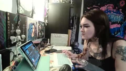 salemsslut online show from February 2025 01:19:01 PM