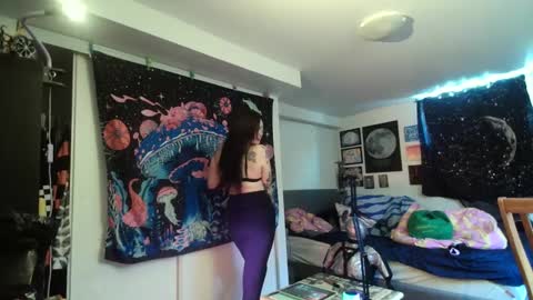 salemsslut online show from February 2025 02:54:02 PM