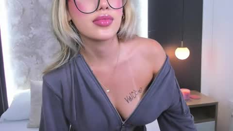 Snapshot of saliha_pinky chatting on September 2025 02:54:02 AM S A L I H A online show from September 2025 02:54:02 AM