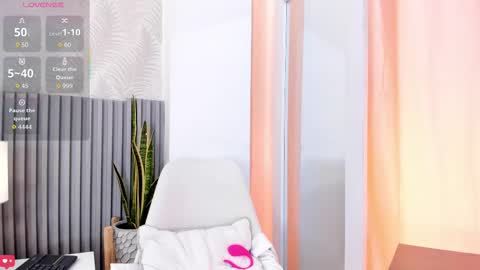 Silvia online show from October 2025 01:12:02 PM