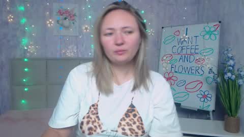Snapshot of sallyverda chatting on September 2025 05:13:02 PM Sally online show from September 2025 05:13:02 PM