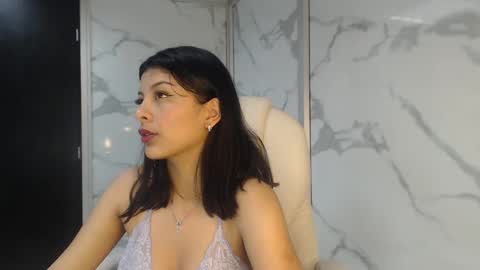 Snapshot of salmaportman_ chatting on January 2025 01:21:01 AM salmaportman_ online show from January 2025 01:21:01 AM
