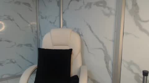 Snapshot of salmaportman_ chatting on February 2025 10:05:02 AM salmaportman_ online show from February 2025 10:05:02 AM