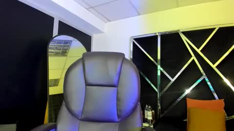 salmaportman_ online show from October 2025 02:33:01 AM