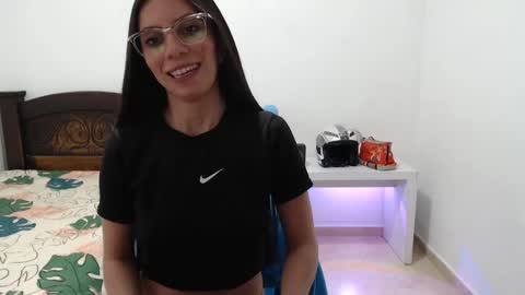 Snapshot of salome_sweet4_ chatting on February 2025 01:17:02 PM salome online show from February 2025 01:17:02 PM