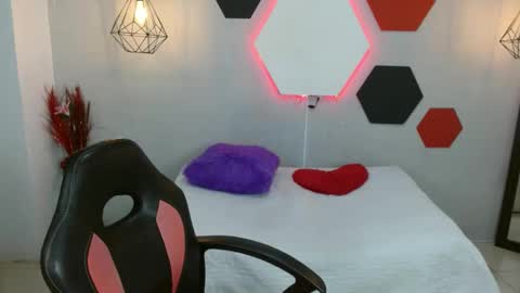 Snapshot of salomeswet chatting on January 2025 11:33:02 PM martina online show from January 2025 11:33:02 PM