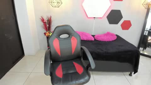 Snapshot of salomeswet chatting on January 2025 04:51:02 AM martina online show from January 2025 04:51:02 AM