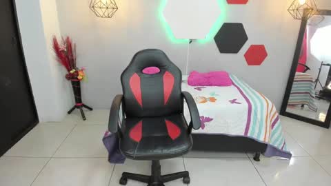 Snapshot of salomeswet chatting on February 2025 08:45:02 PM martina online show from February 2025 08:45:02 PM