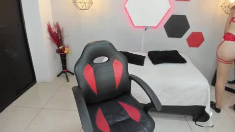 Snapshot of salomeswet chatting on February 2025 03:53:02 AM martina online show from February 2025 03:53:02 AM