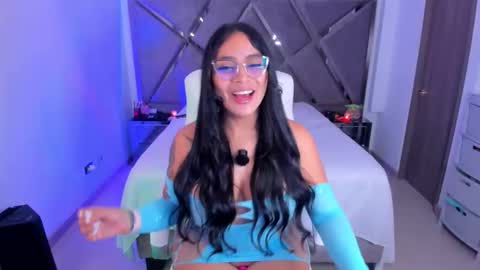 Snapshot of salommecruz01 chatting on March 2026 05:52:01 AM Salomme Cruz online show from March 2026 05:52:01 AM