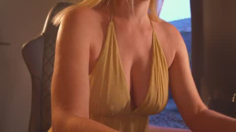 Snapshot of saltedhoney chatting on November 2025 02:50:02 PM IsaBella- online show from November 2025 02:50:02 PM