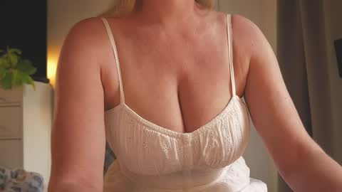 IsaBella-  online show from May 2026 10:11:01 AM