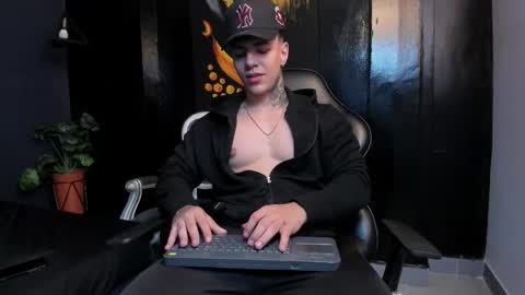 Snapshot of salvatore_damore chatting on October 2025 05:36:02 PM SALVATORE online show from October 2025 05:36:02 PM