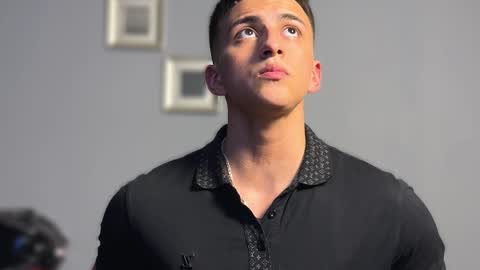 Snapshot of salvatore_romanoo chatting on March 2026 04:05:02 AM Salvatore online show from March 2026 04:05:02 AM