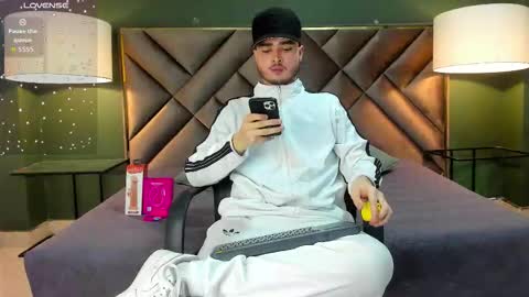 Snapshot of salvattore_muller chatting on February 2026 05:30:01 AM Salvatore online show from February 2026 05:30:01 AM