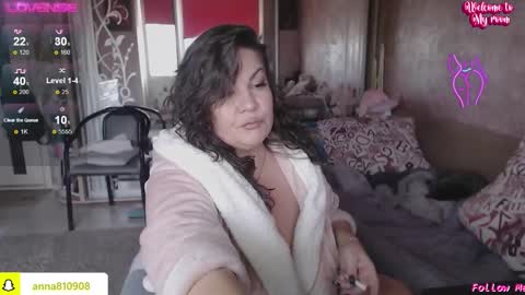 Snapshot of samanta_shy chatting on October 2025 10:52:02 AM Marry online show from October 2025 10:52:02 AM