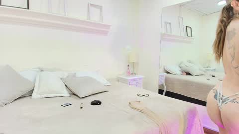 Snapshot of samanthamilf__ chatting on January 2025 07:00:02 PM Samanta online show from January 2025 07:00:02 PM