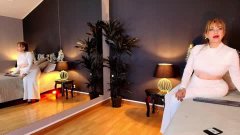 Snapshot of samanthamilf__ chatting on January 2025 10:07:02 PM Samanta online show from January 2025 10:07:02 PM