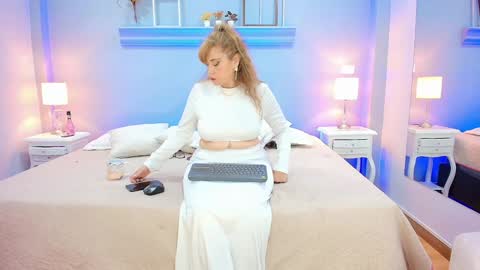 Snapshot of samanthamilf__ chatting on February 2025 08:58:01 PM Samanta online show from February 2025 08:58:01 PM