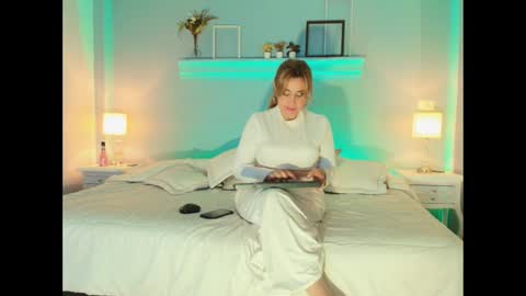 Snapshot of samanthamilf__ chatting on February 2025 10:31:01 PM Samanta online show from February 2025 10:31:01 PM