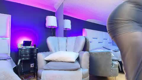 Snapshot of samanthamilf__ chatting on June 2026 07:57:02 PM Samanta online show from June 2026 07:57:02 PM