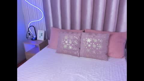 Alejandra  online show from November 2025 12:05:02 PM