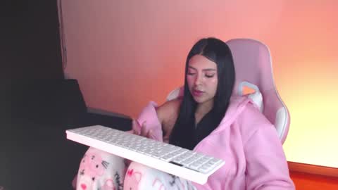 Snapshot of samara_lam chatting on December 2024 08:47:01 AM Sammy online show from December 2024 08:47:01 AM