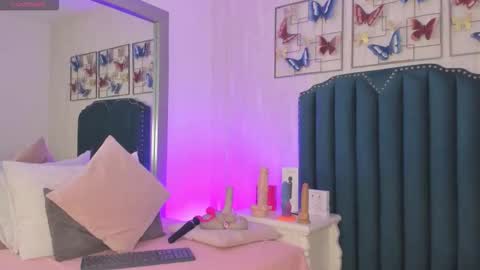 Snapshot of samara_warren chatting on February 2026 11:27:02 AM Samara Warren online show from February 2026 11:27:02 AM