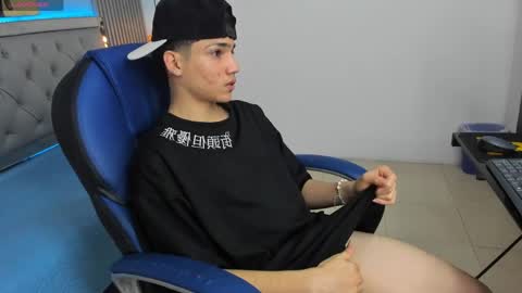 Snapshot of samblack_ chatting on April 2026 01:05:02 PM Sam online show from April 2026 01:05:02 PM