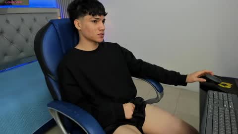Snapshot of samblack_ chatting on May 2026 01:37:02 PM Sam online show from May 2026 01:37:02 PM