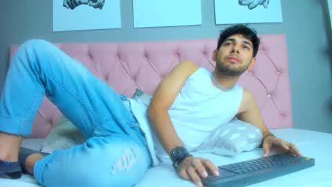 Snapshot of samir_bear chatting on January 2025 12:07:02 PM Samir online show from January 2025 12:07:02 PM