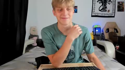 Snapshot of samuel_clark chatting on September 2025 09:10:02 AM Sam online show from September 2025 09:10:02 AM