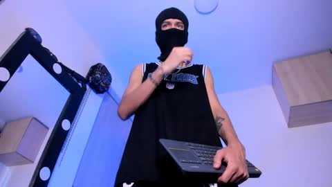   online show from September 2025 10:44:01 PM