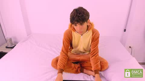 Snapshot of samy_twink chatting on June 2026 02:09:01 AM Sammy online show from June 2026 02:09:01 AM