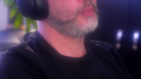 Snapshot of sanders_white chatting on October 2025 12:17:02 AM Sanders online show from October 2025 12:17:02 AM